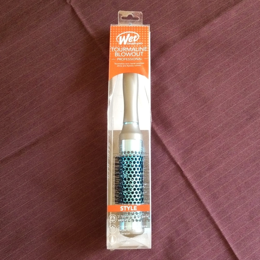 Wet Brush Pro: 2" Tourmaline Blow-Out Brush